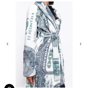 Milli plush robe 💴 NWOT